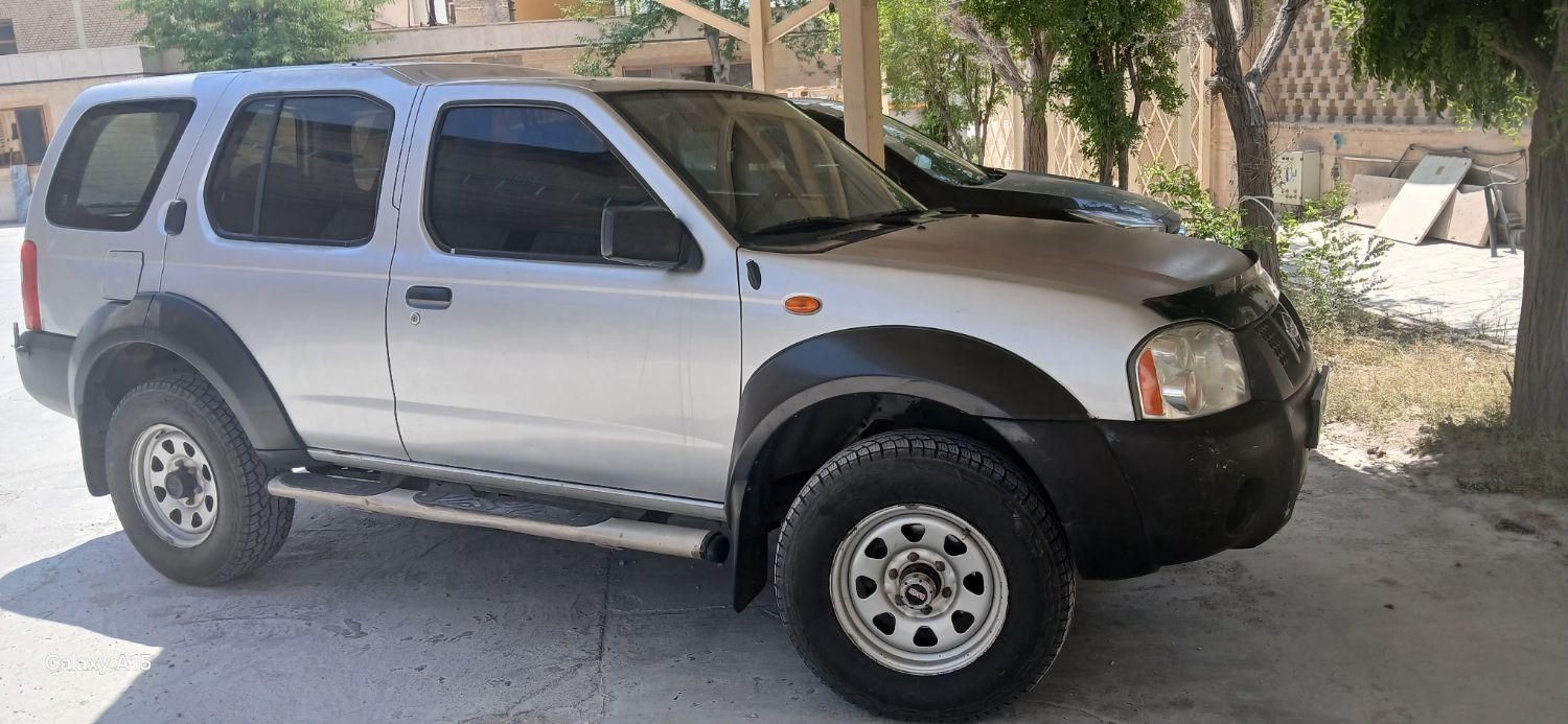نیسان رونیز دنده‌ای - 2006