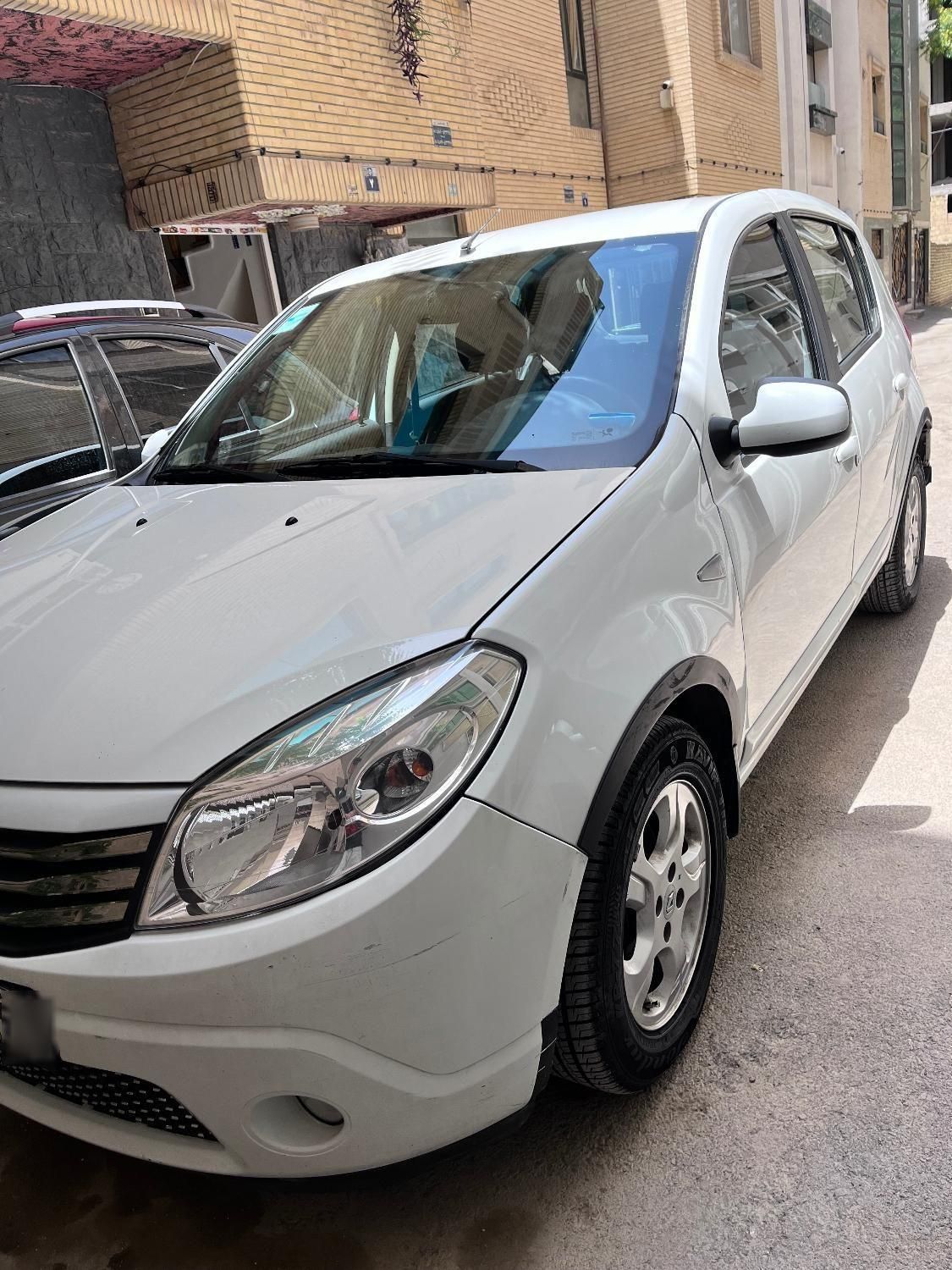خودرو رنو، ساندرو آگهی ann_18123117