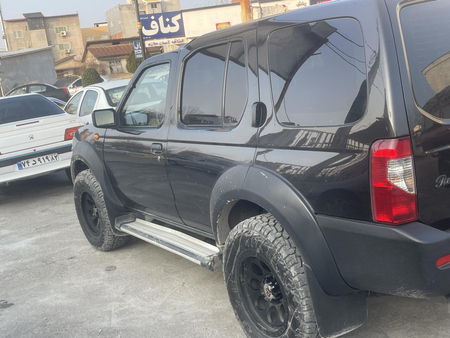 نیسان رونیز دنده‌ای - 1383