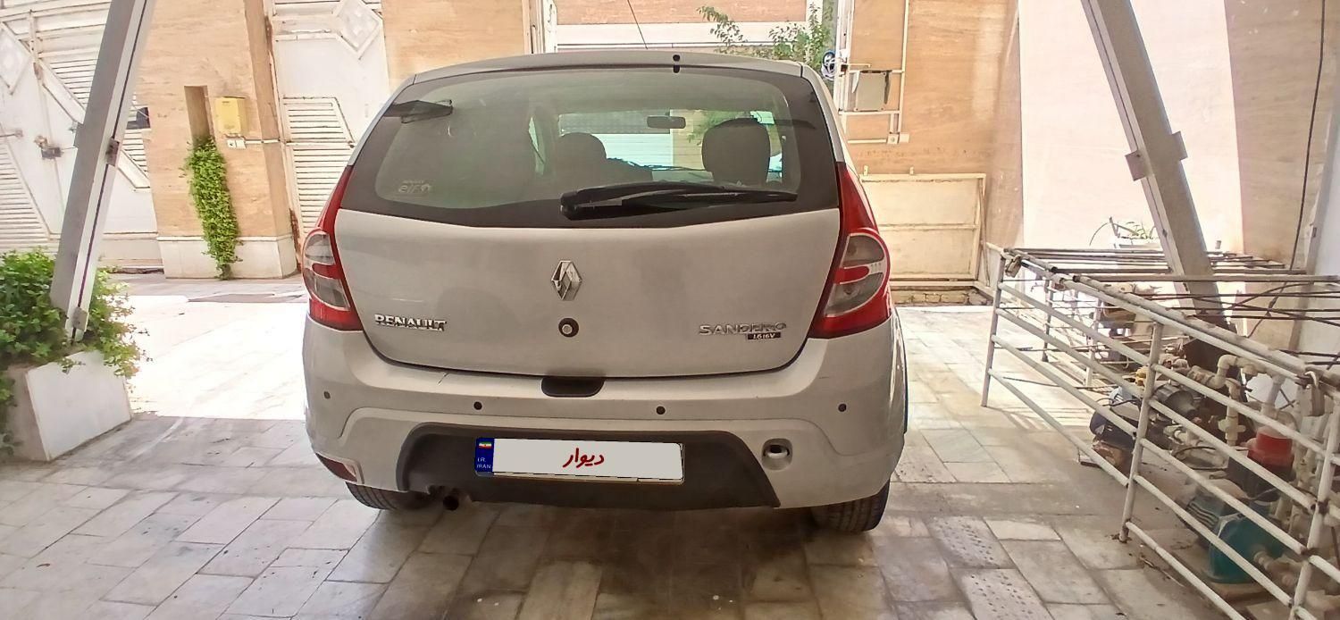 رنو ساندرو دنده ای - 1395
