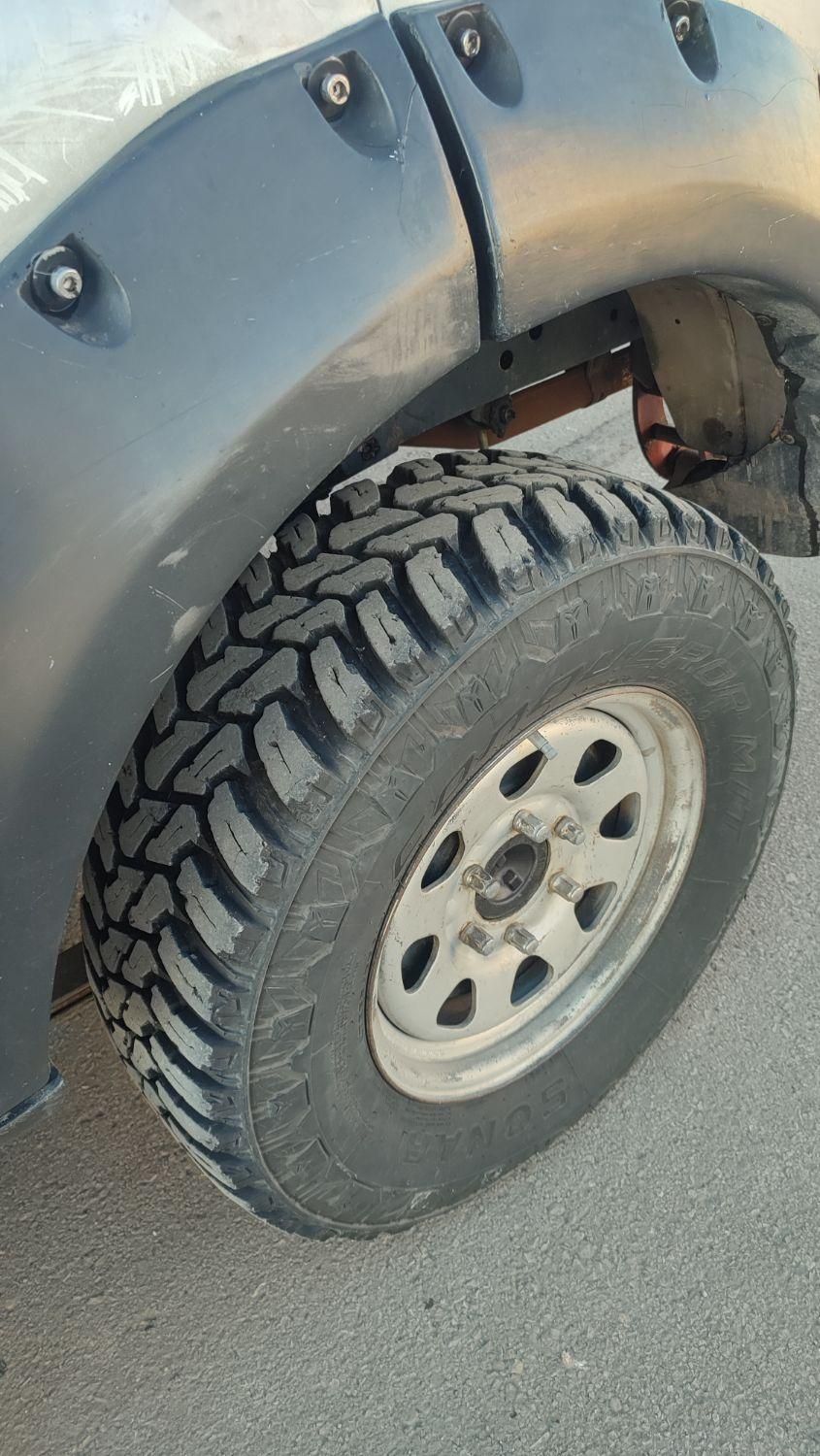 نیسان رونیز دنده‌ای - 2004