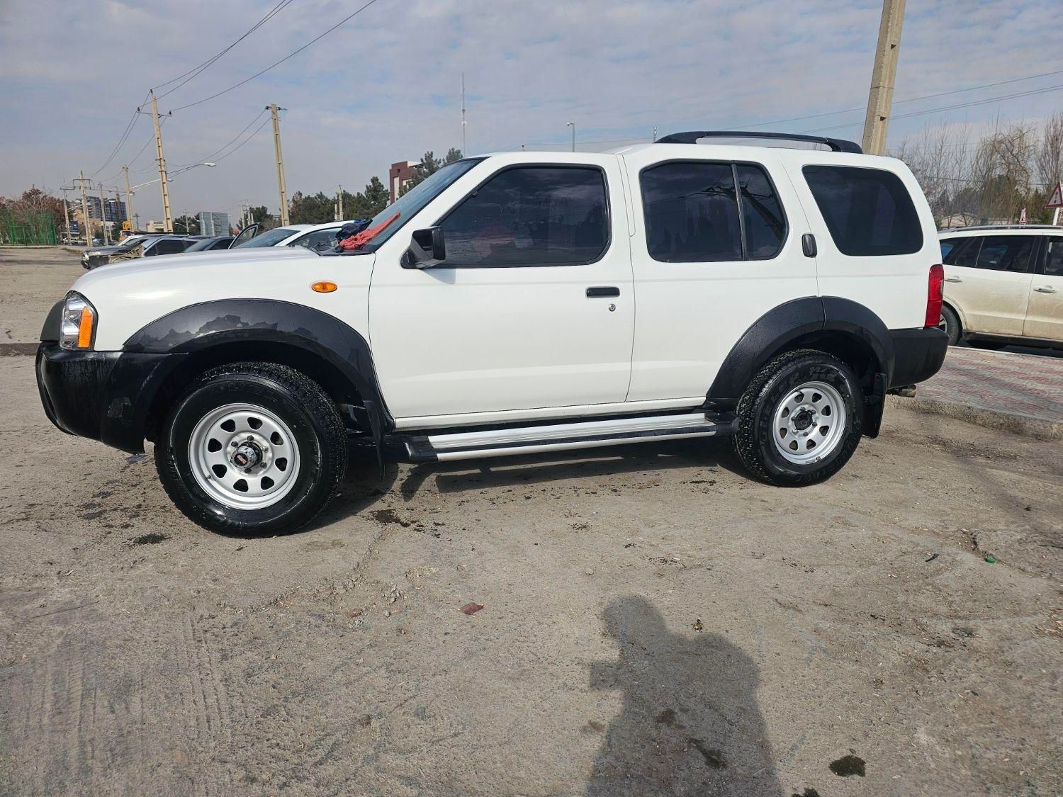 نیسان رونیز دنده‌ای - 2009
