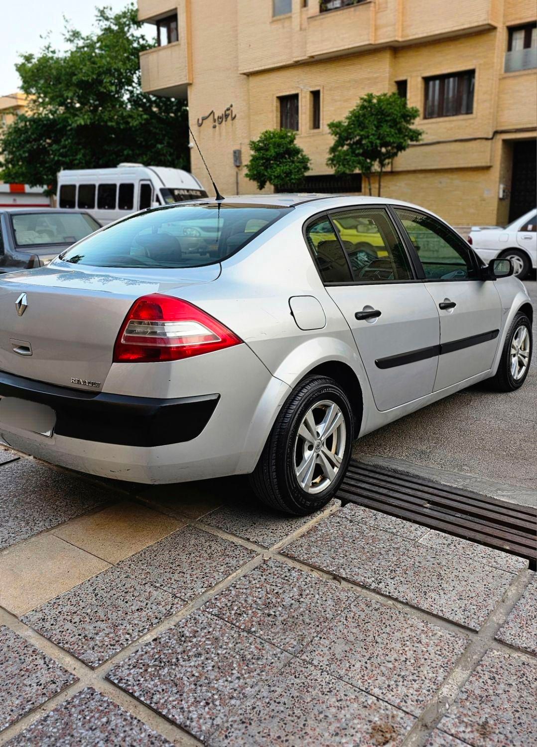 رنو مگان دنده‌ای 1600 - 2006