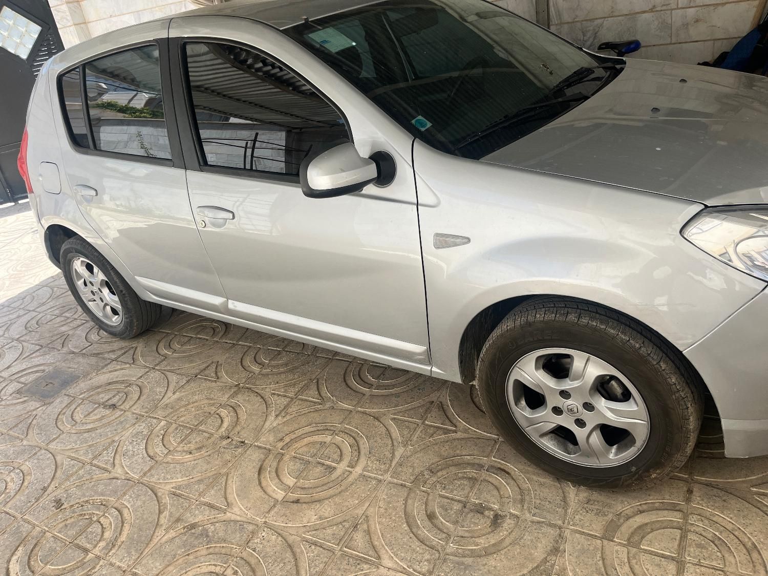 رنو ساندرو اتوماتیک - 1395