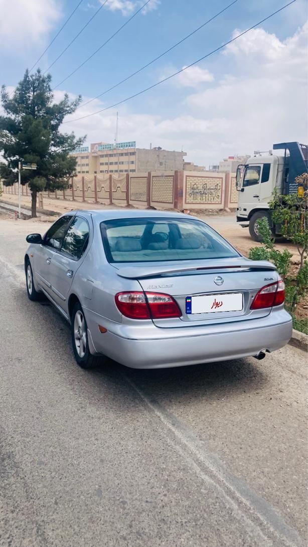 نیسان ماکسیما دنده‌ای - 2002