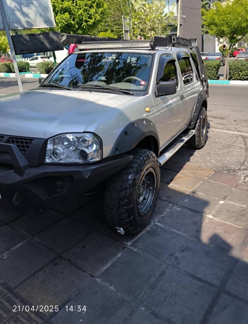 نیسان رونیز دنده‌ای - 2004