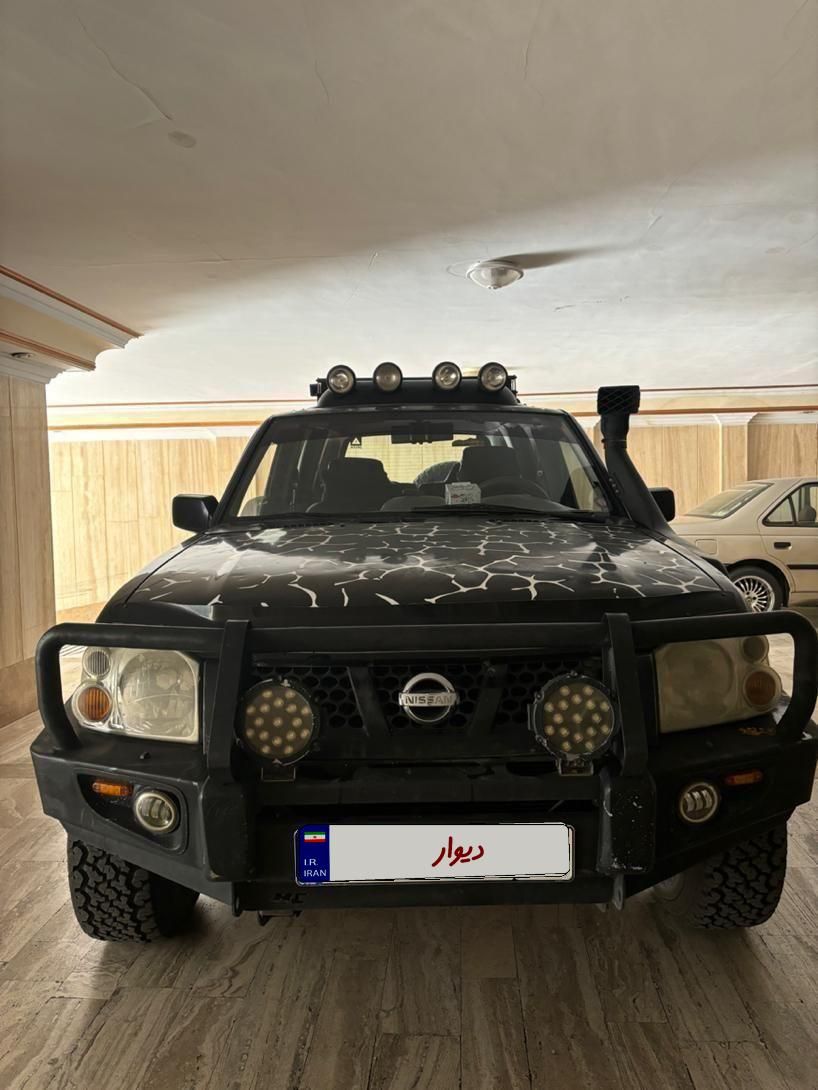 نیسان رونیز دنده‌ای - 2003