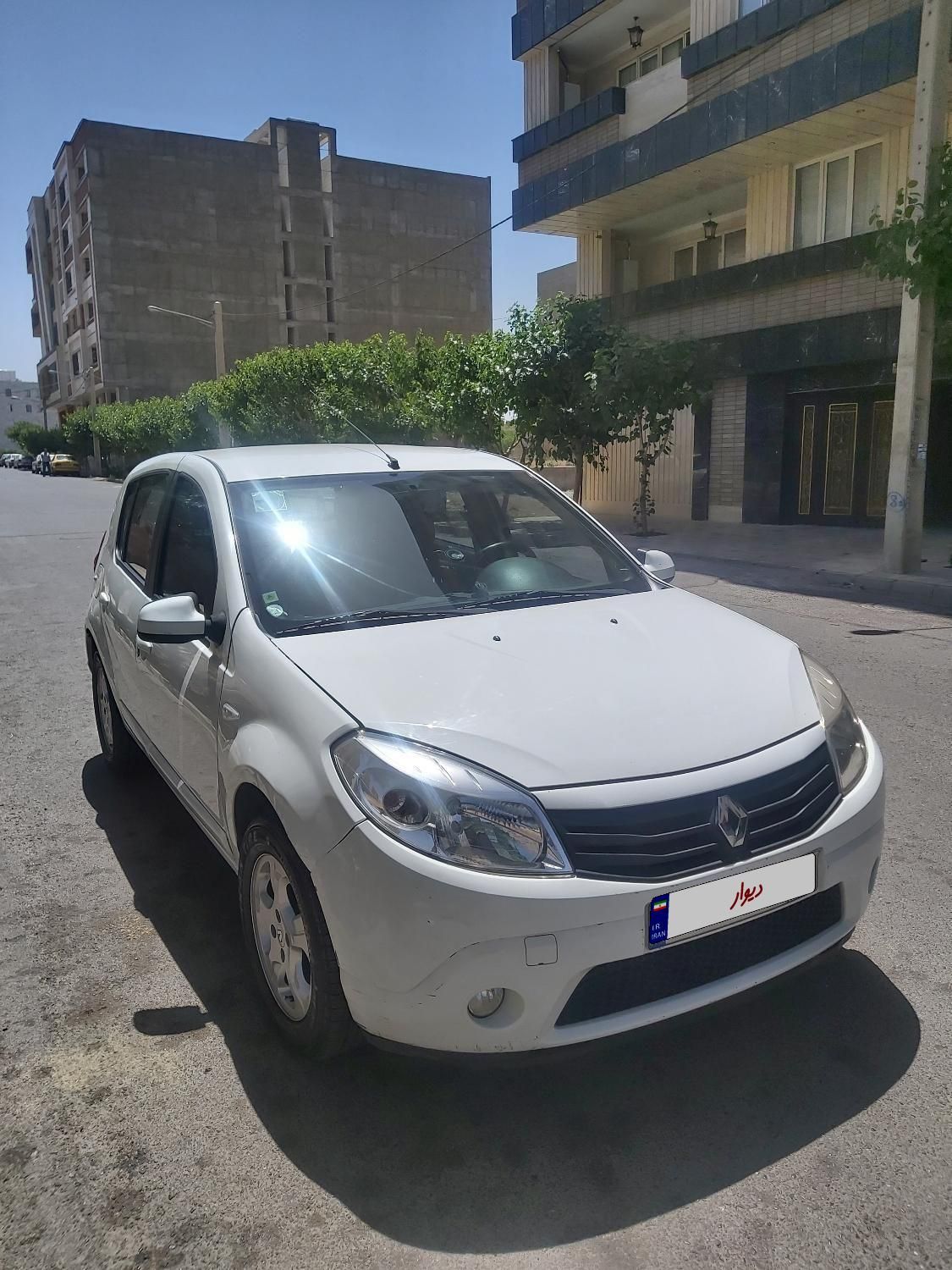 خودرو رنو، ساندرو آگهی ann_18170402
