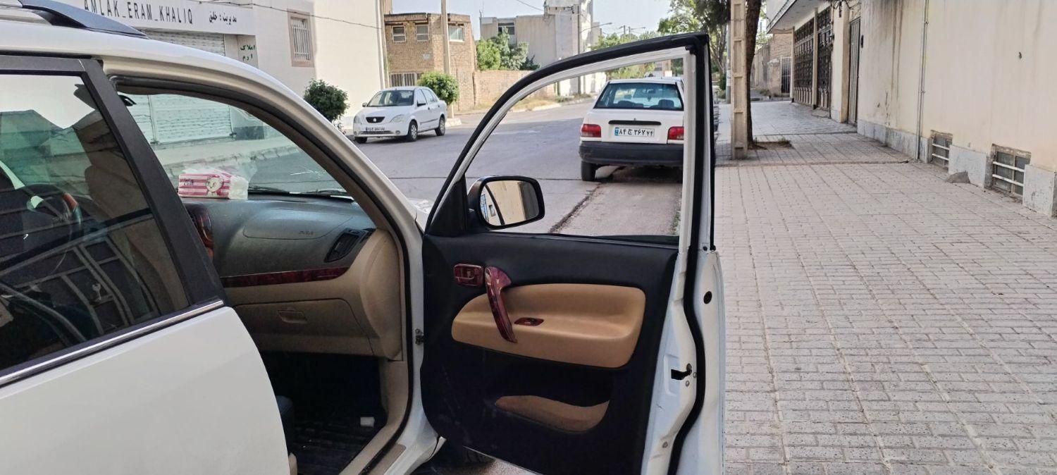 ام وی ام X33 دنده‌ای ساده - 2012