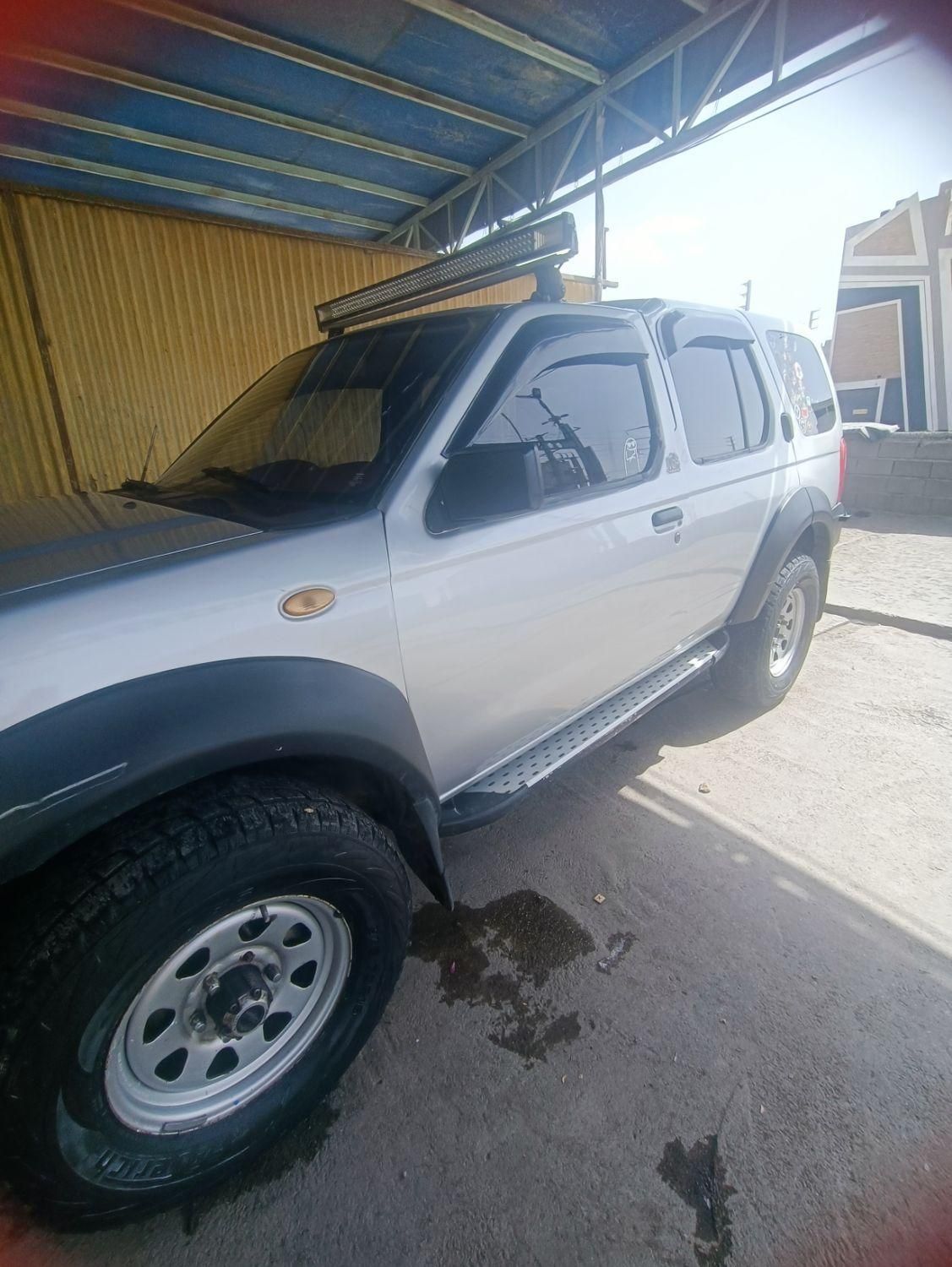 نیسان رونیز دنده‌ای - 2004