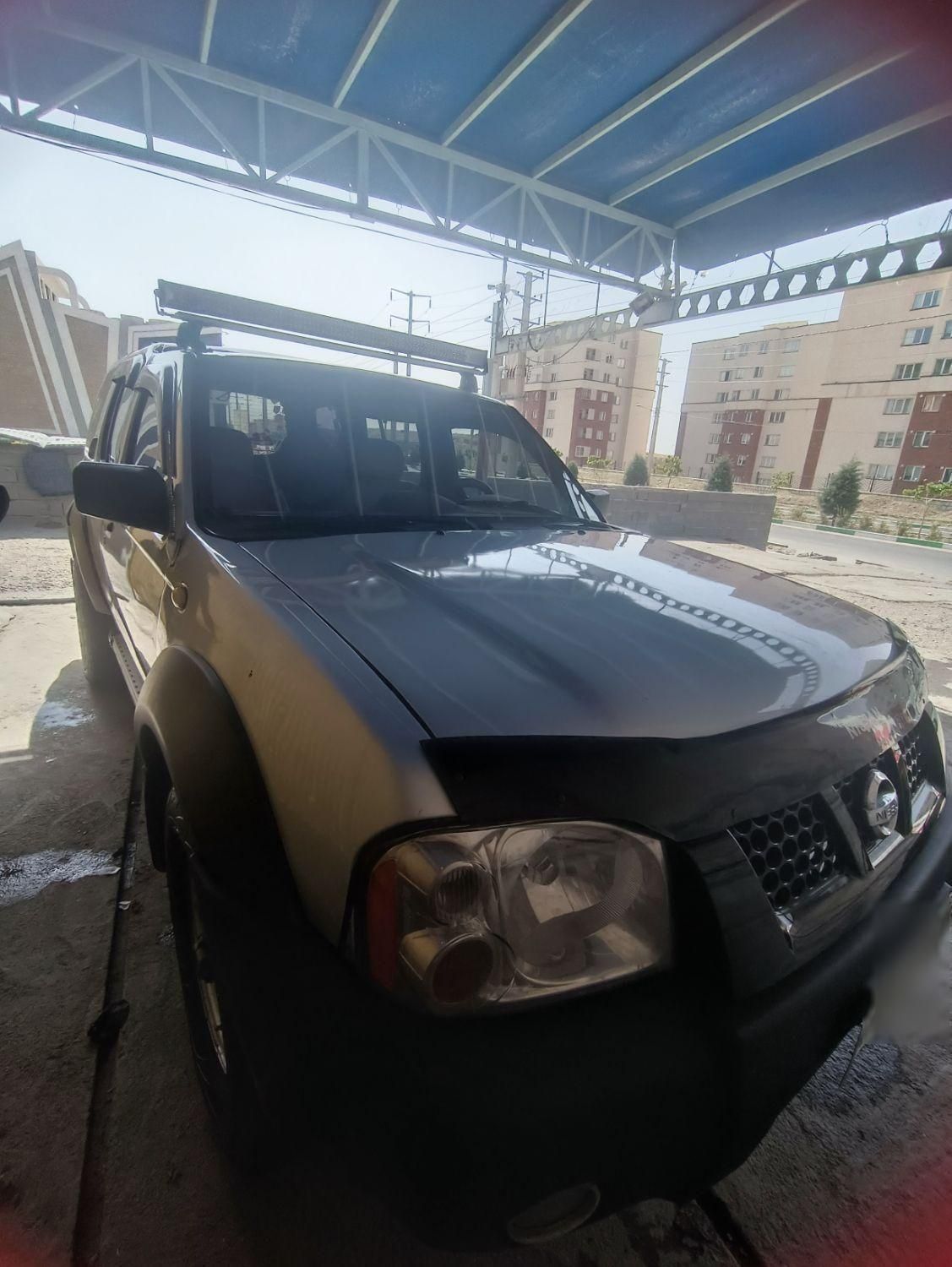 نیسان رونیز دنده‌ای - 2004