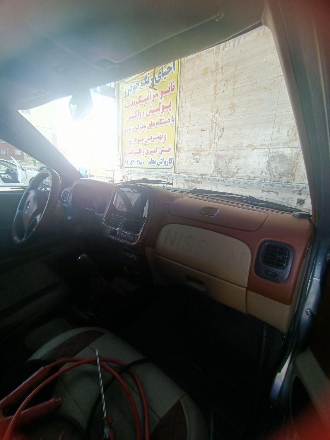 نیسان رونیز دنده‌ای - 2004