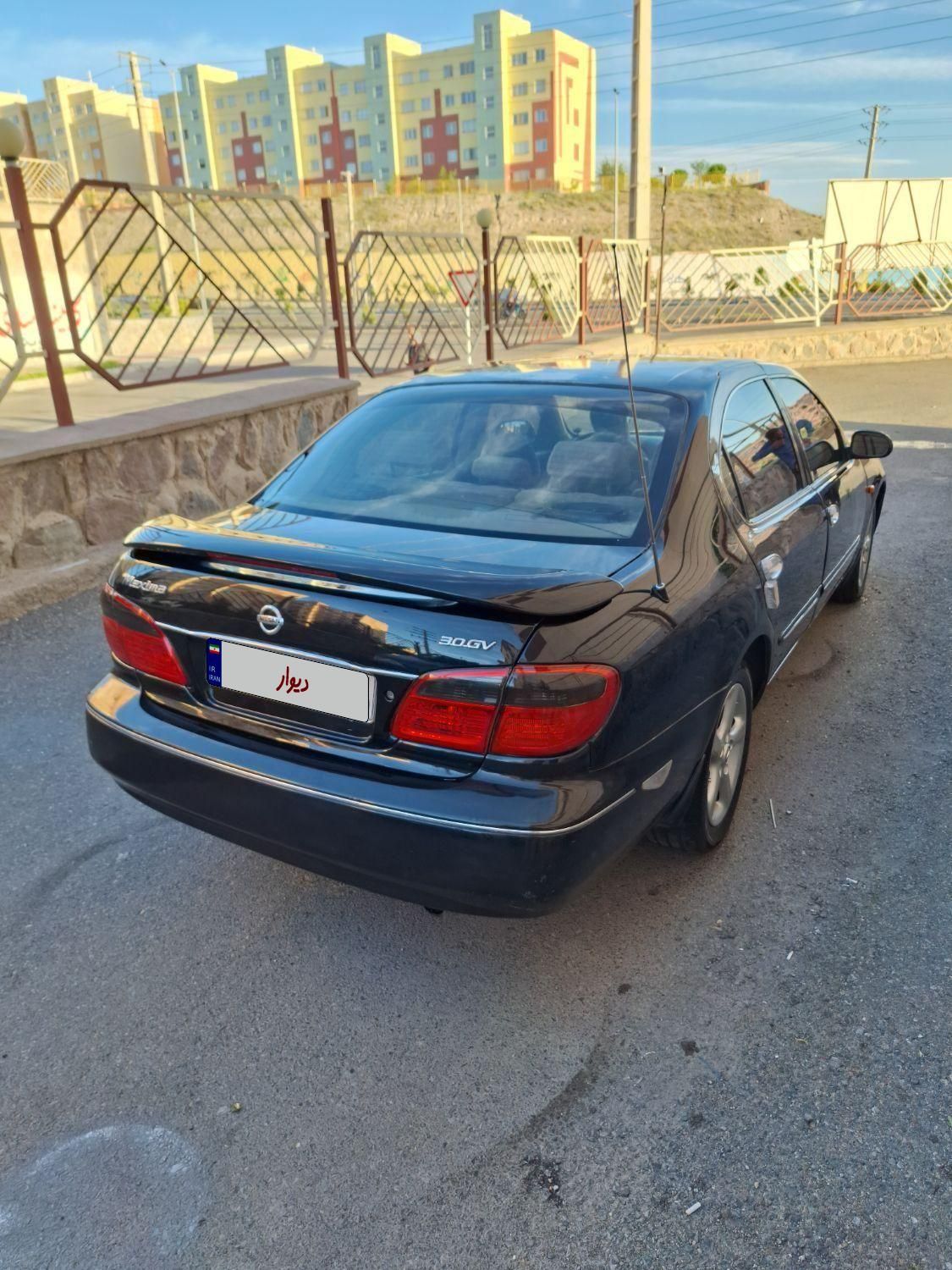 نیسان ماکسیما دنده‌ای - 2005