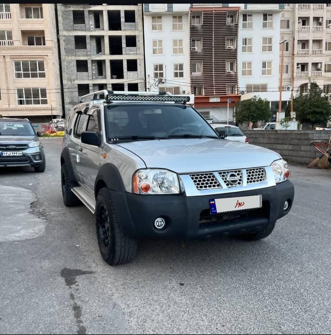 نیسان رونیز دنده‌ای - 2006