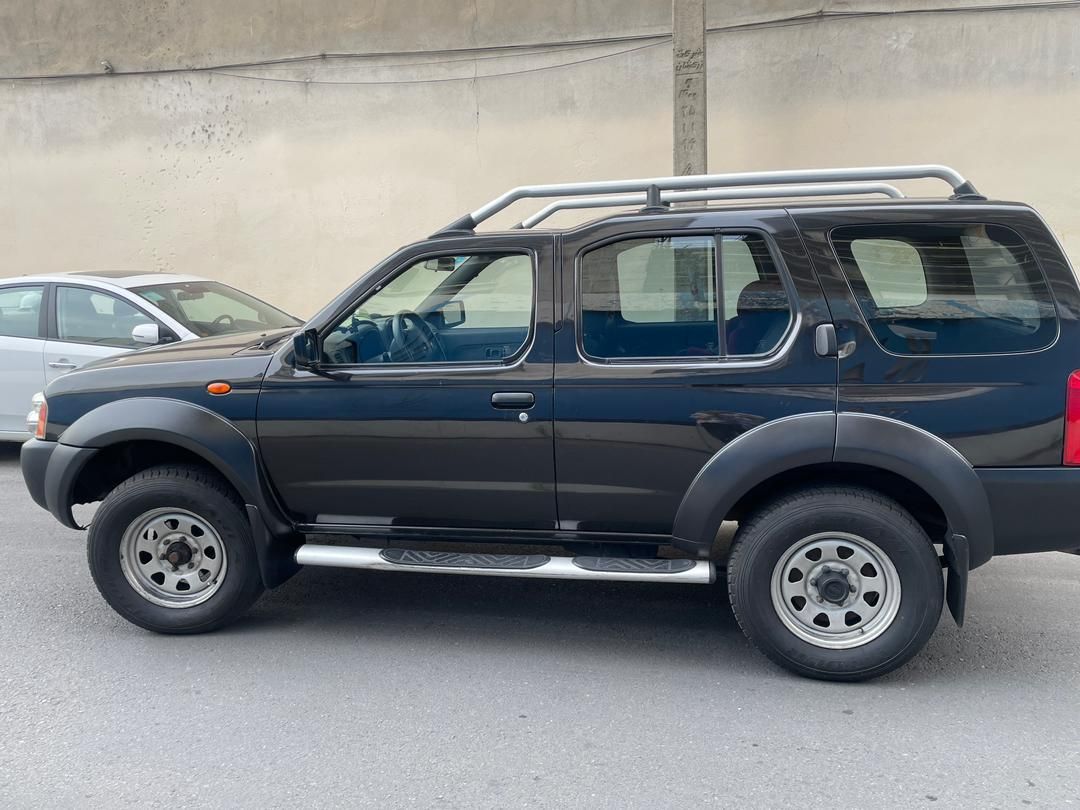 نیسان رونیز دنده‌ای - 2004