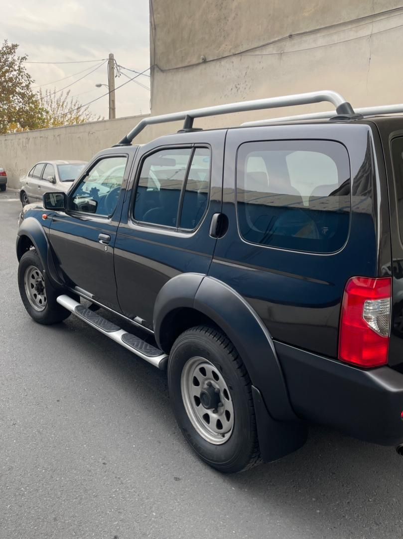 نیسان رونیز دنده‌ای - 2004