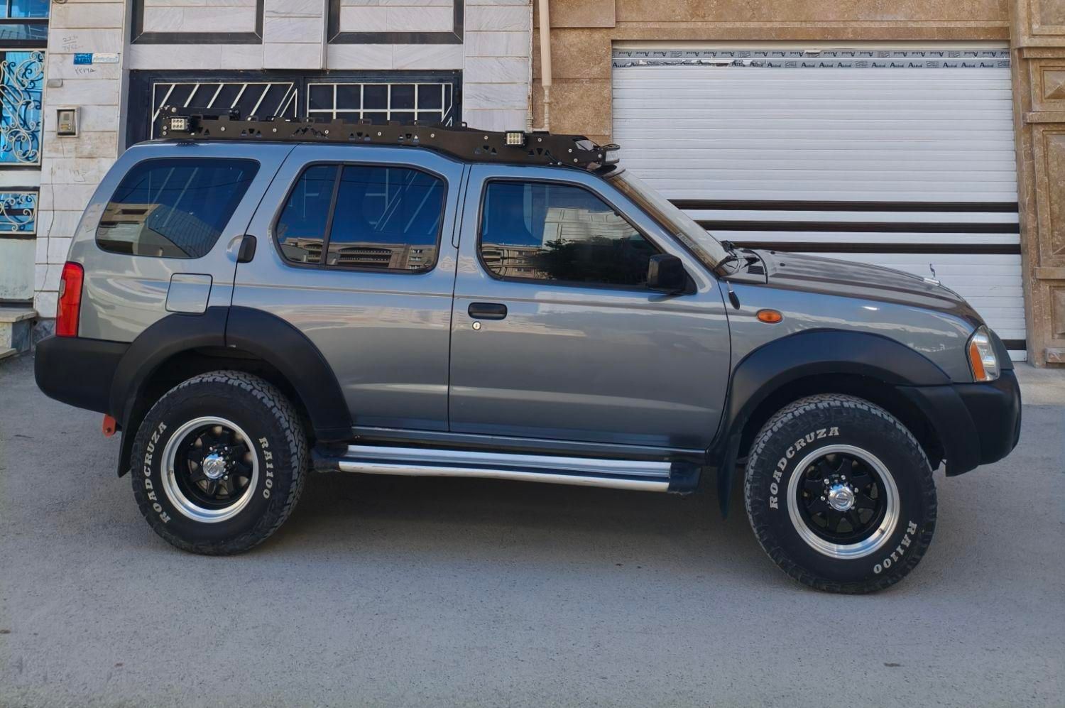 نیسان رونیز دنده‌ای - 2008