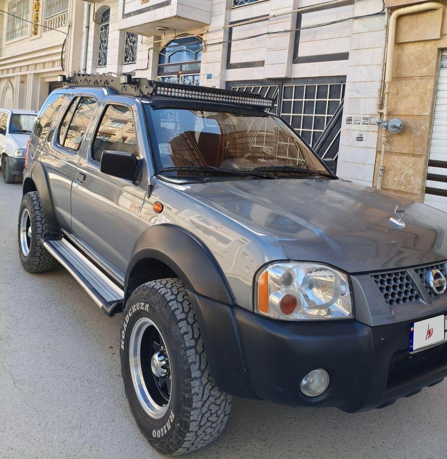نیسان رونیز دنده‌ای - 2008