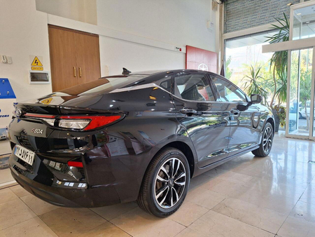 کی ام سی EJ7 142 کیلووات - 2024