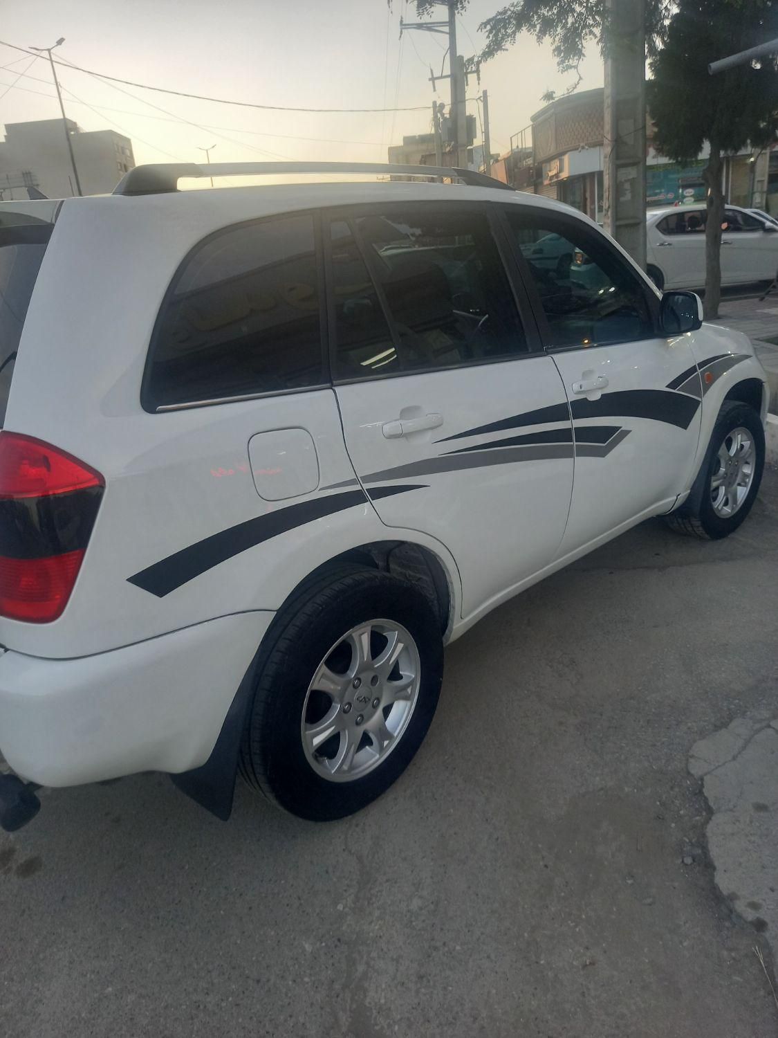 ام وی ام X33 دنده‌ای ساده - 2012