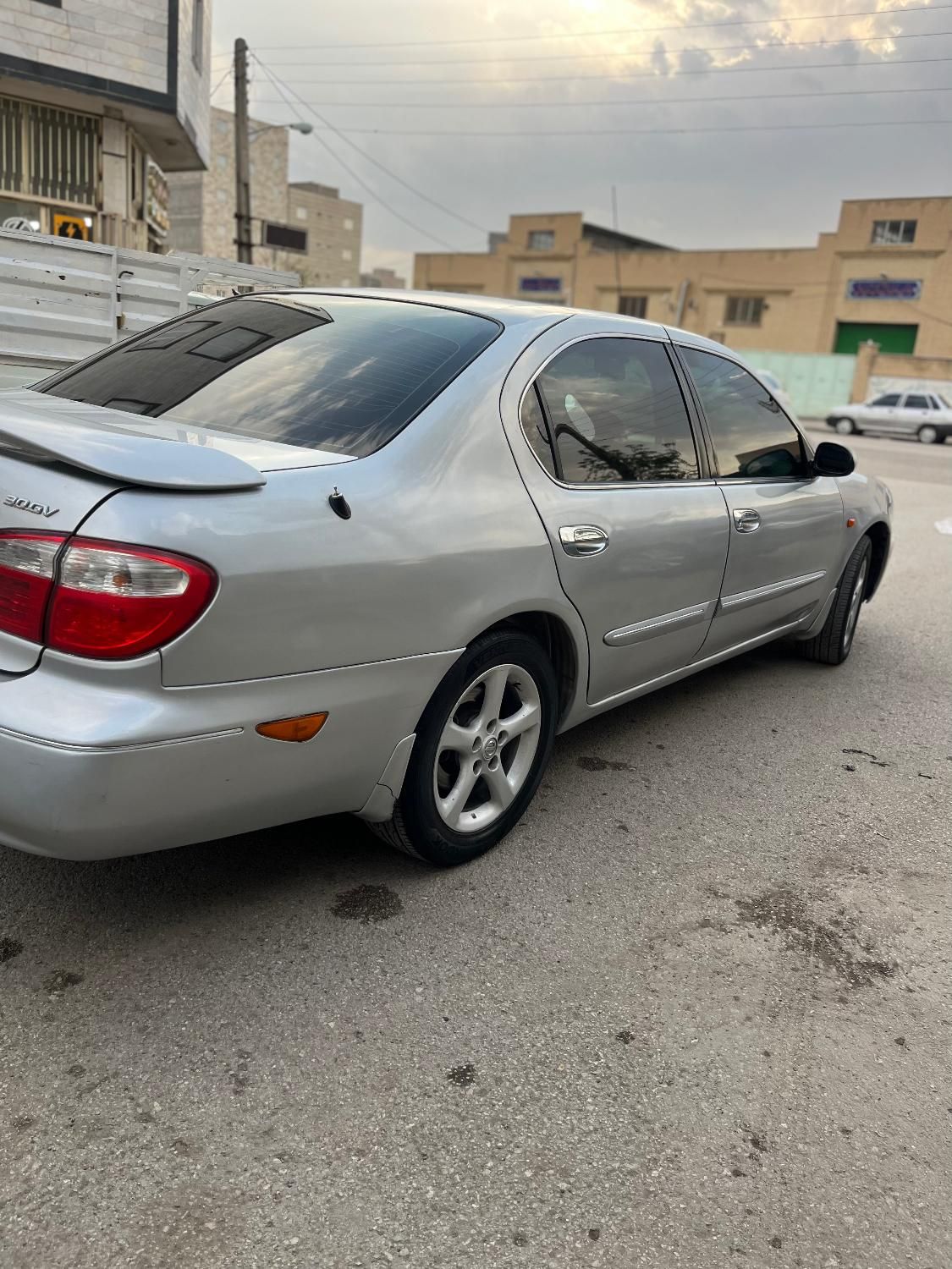 نیسان ماکسیما دنده‌ای - 2002