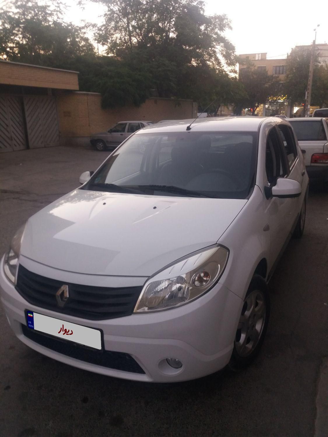 خودرو رنو، ساندرو آگهی ann_18228456