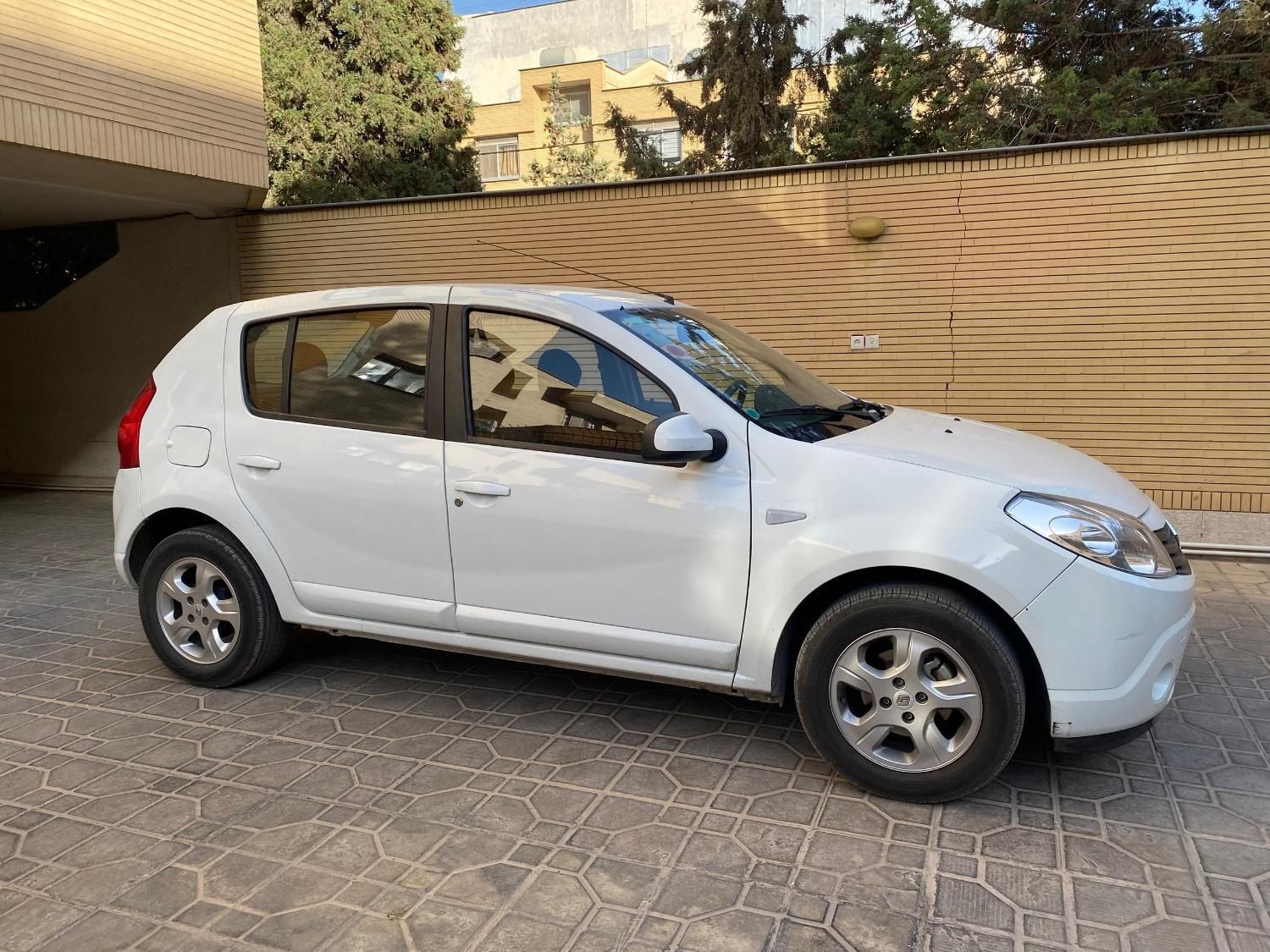 رنو ساندرو اتوماتیک - 1395