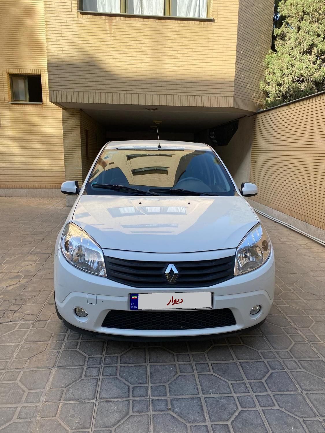 خودرو رنو، ساندرو آگهی ann_18231306