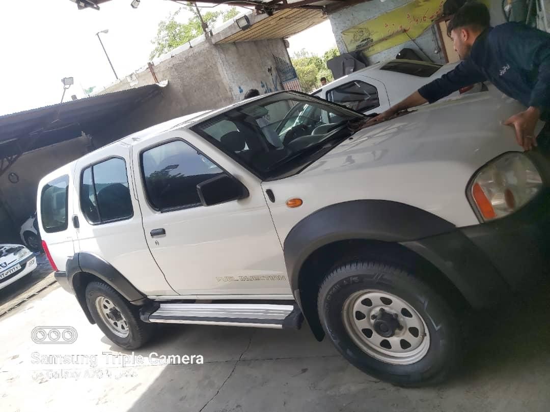 نیسان رونیز دنده‌ای - 2009