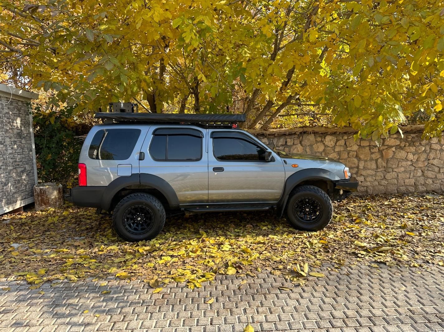 نیسان رونیز دنده‌ای - 2008