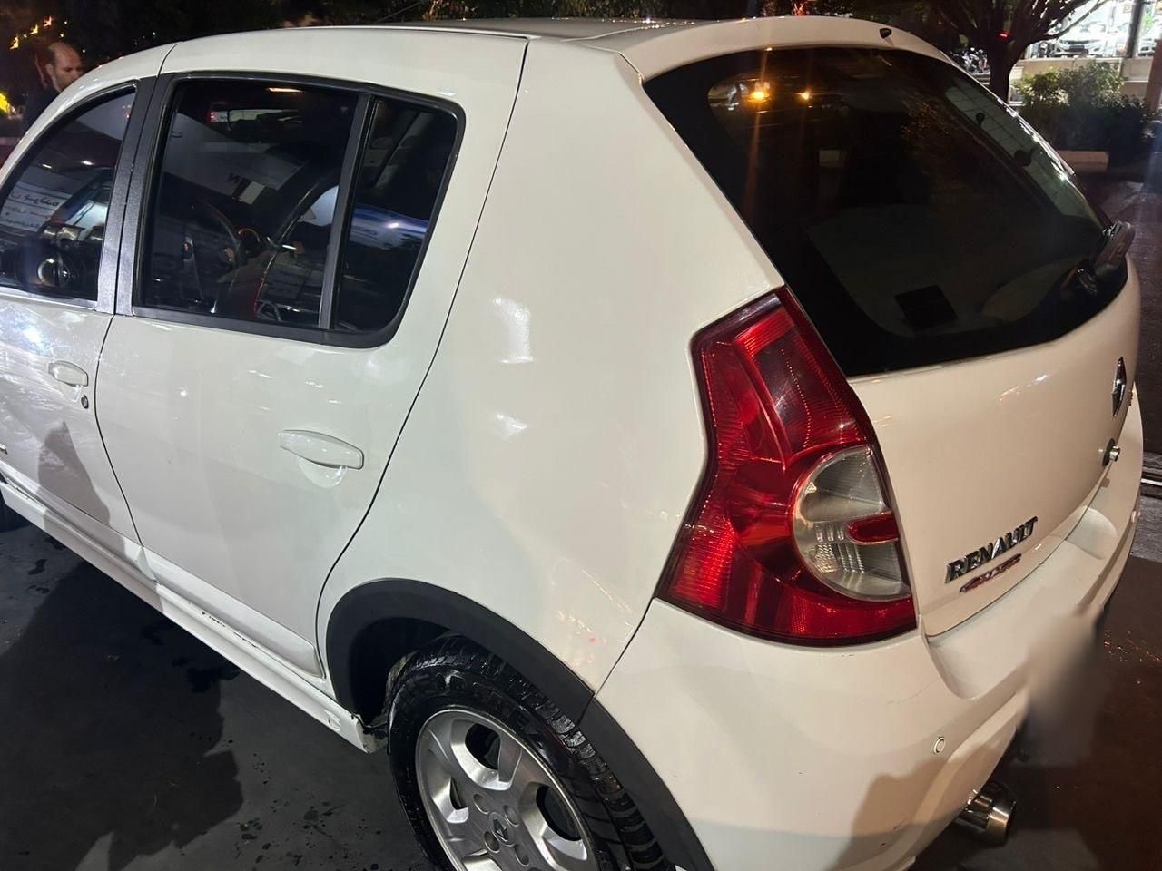 خودرو رنو، ساندرو آگهی ann_18250313