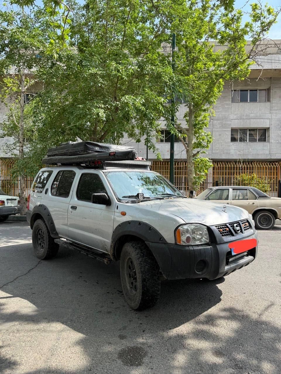 نیسان رونیز دنده‌ای - 2005