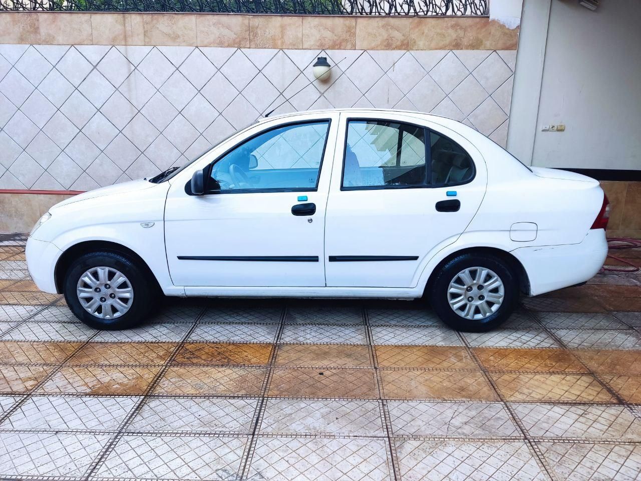 تیبا صندوق دار SX - 1401