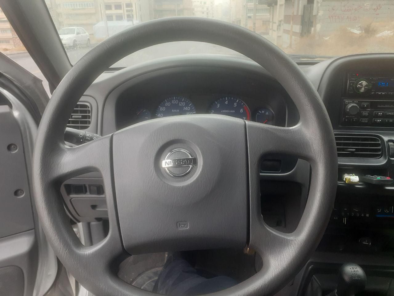نیسان رونیز دنده‌ای - 2004