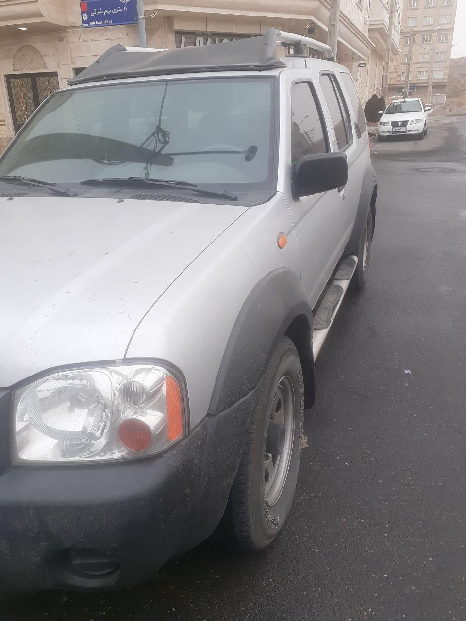 نیسان رونیز دنده‌ای - 2004