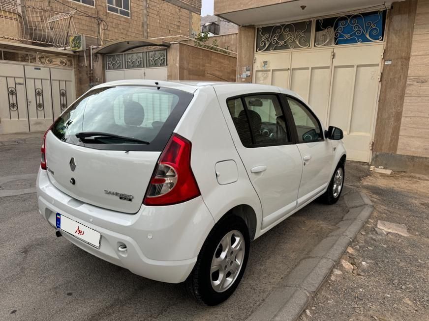 رنو ساندرو اتوماتیک - 1395