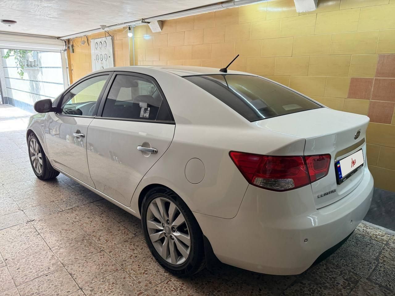 کیا سراتو 2.0 لیتر اتوماتیک GT لاین - 2011