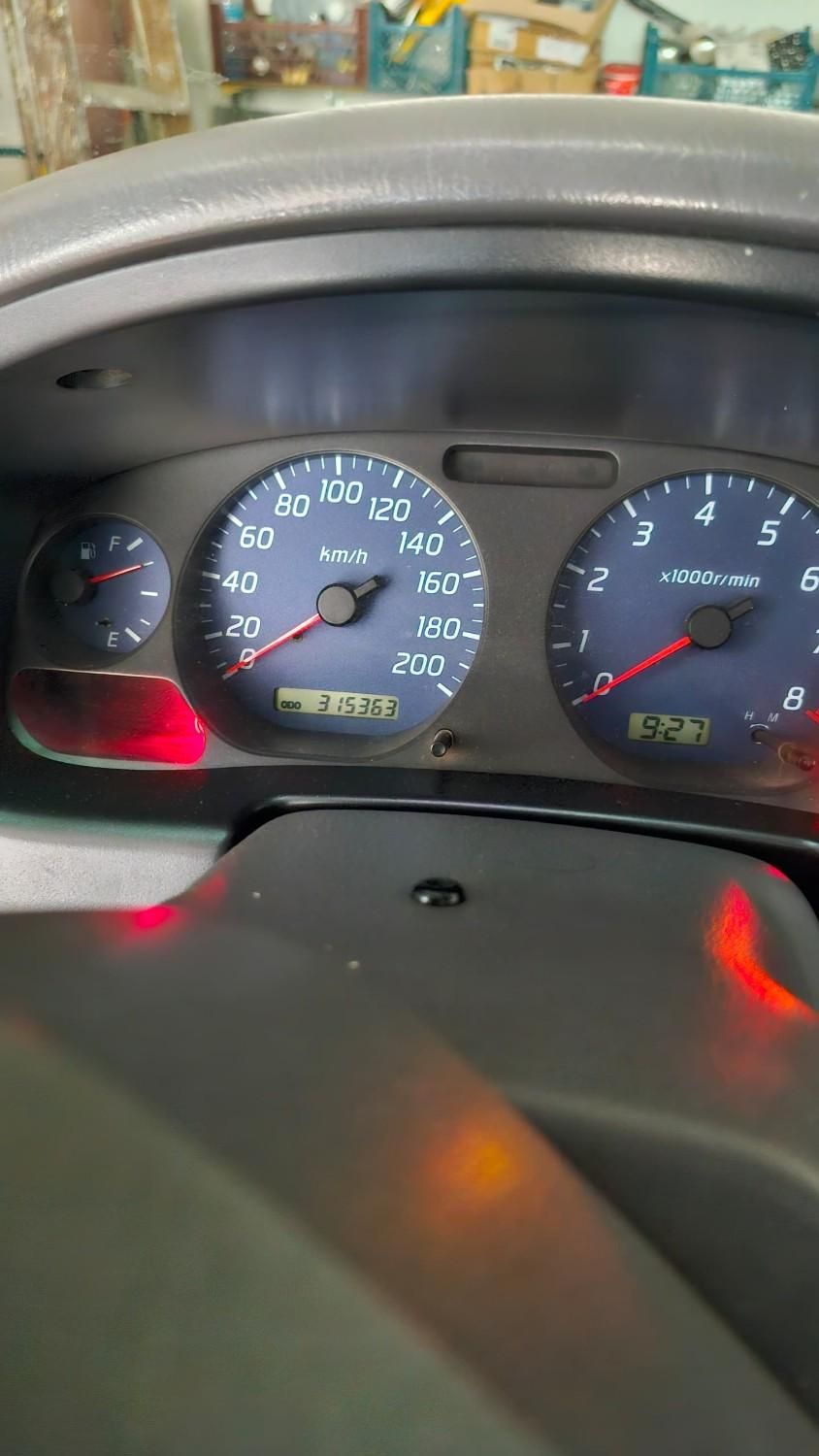 نیسان رونیز دنده‌ای - 2005