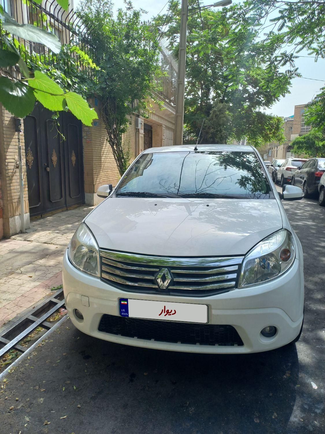 رنو ساندرو اتوماتیک - 1395