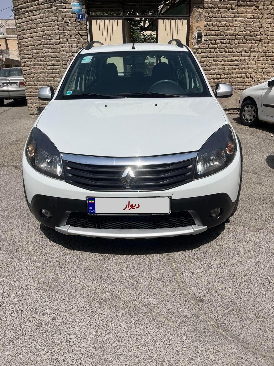 خودرو رنو، ساندرو آگهی ann_18289396