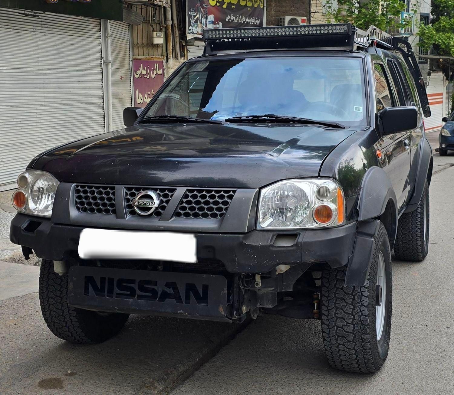 نیسان رونیز دنده‌ای - 2005