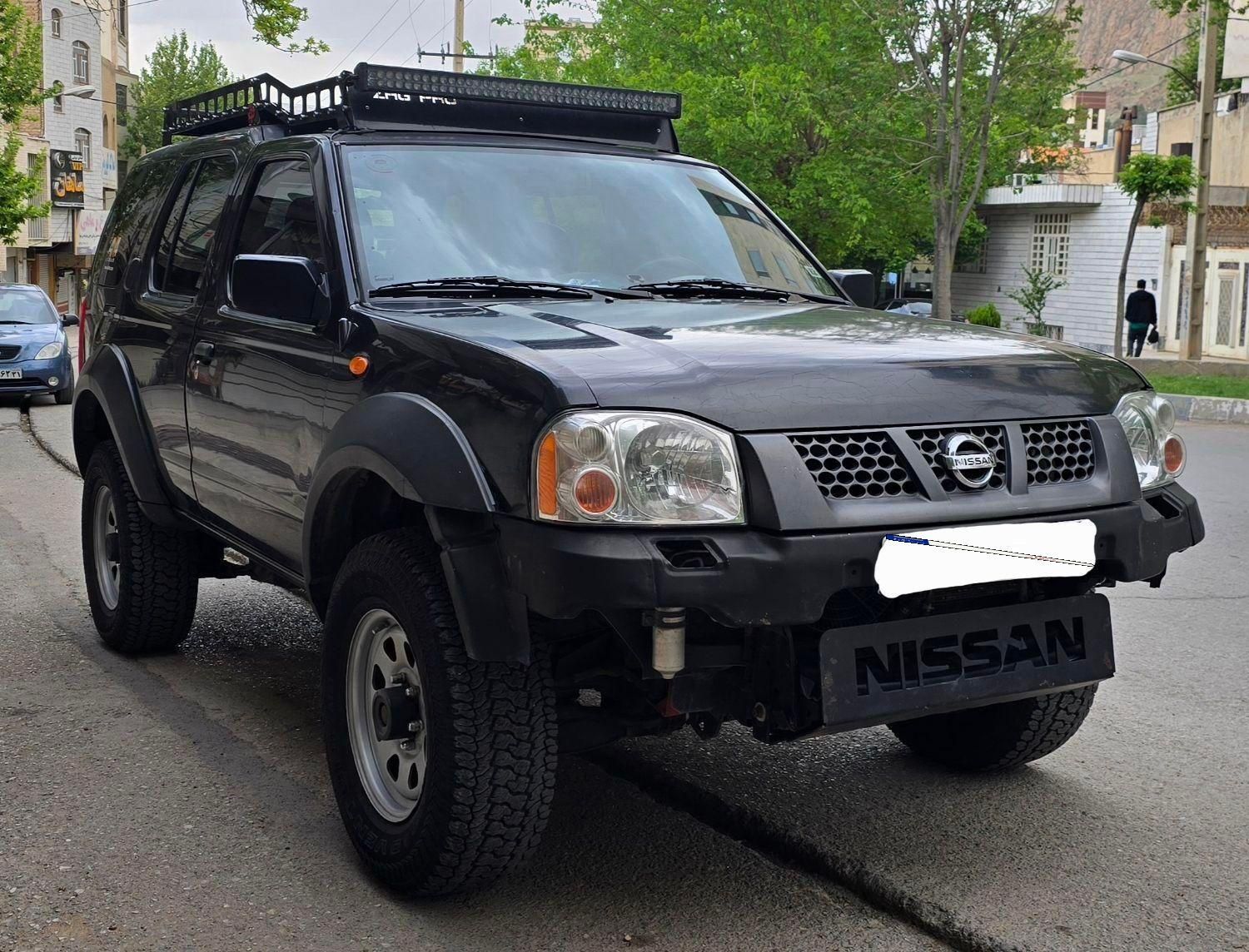 نیسان رونیز دنده‌ای - 2005