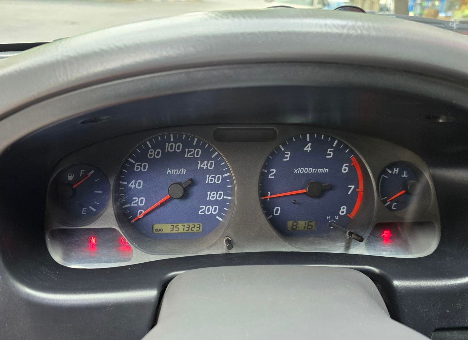نیسان رونیز دنده‌ای - 2005