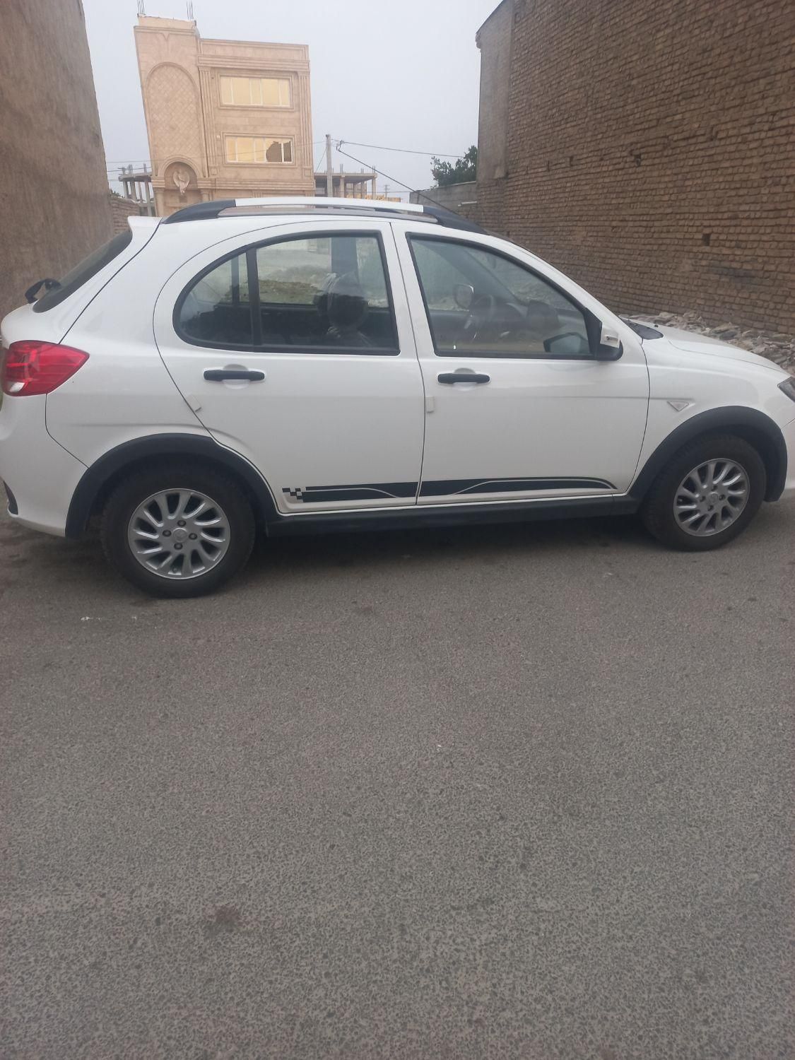 خودرو کوییک، R آگهی ann_18296376