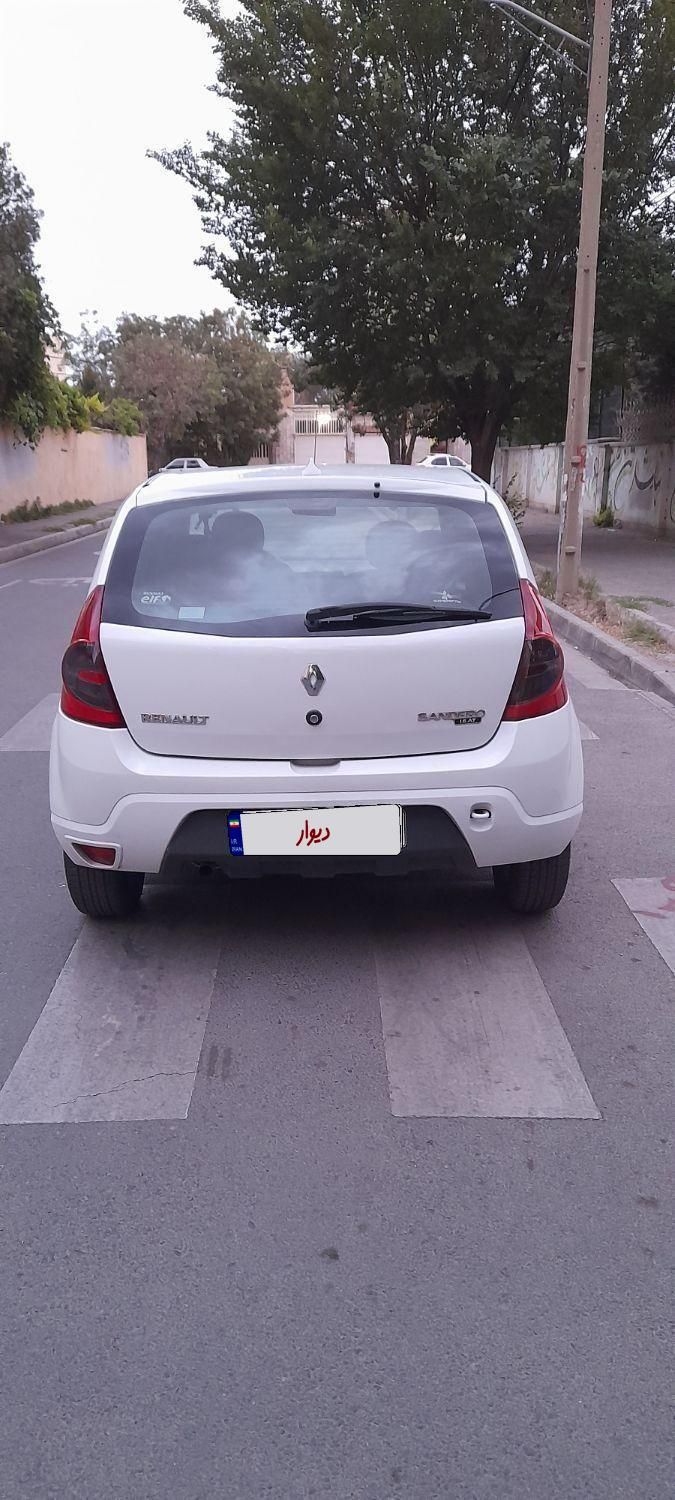 رنو ساندرو اتوماتیک - 1395