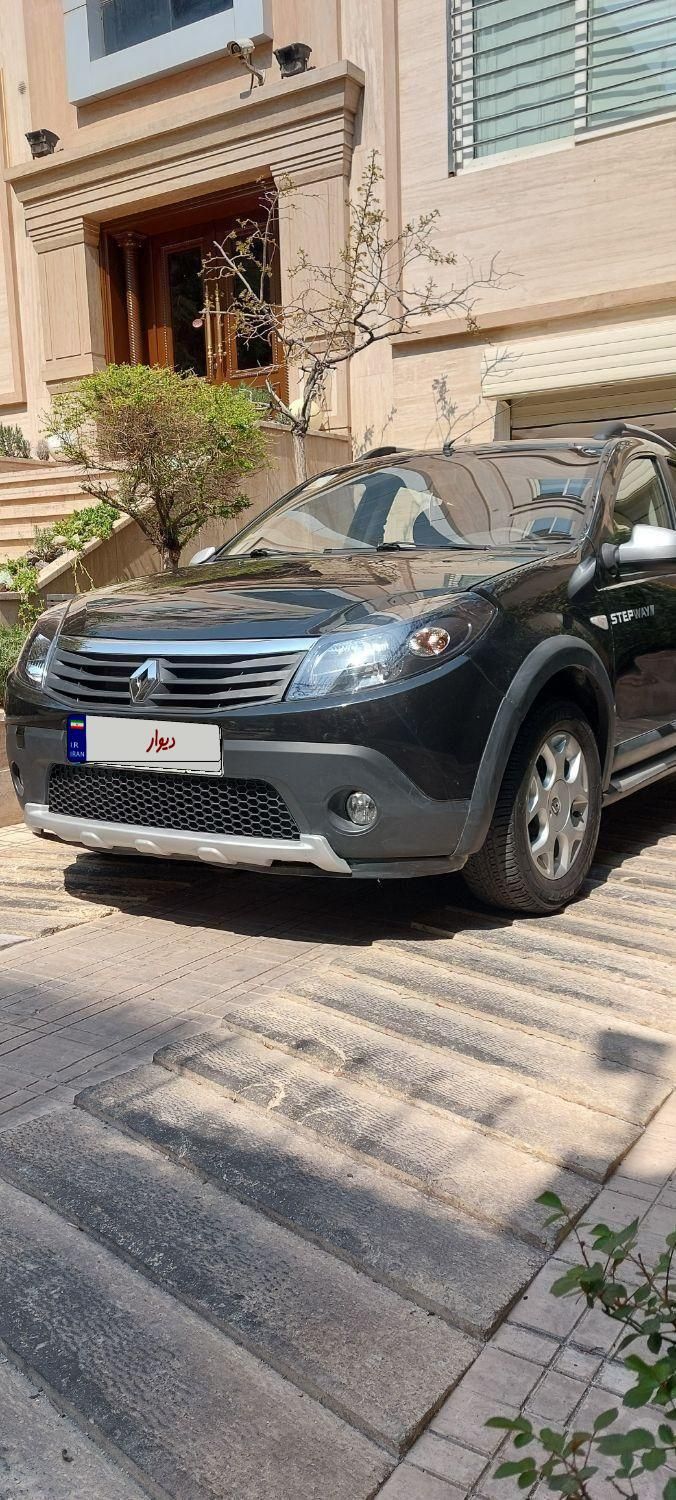 رنو ساندرو دنده ای - 1396