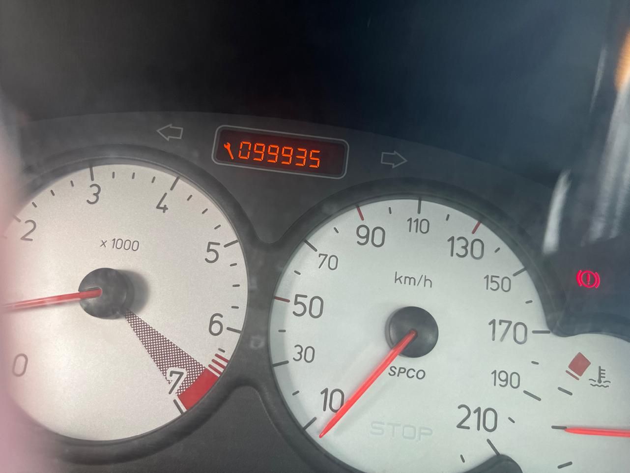 پژو ۲۰۶ صندوق دار v8 - 1396