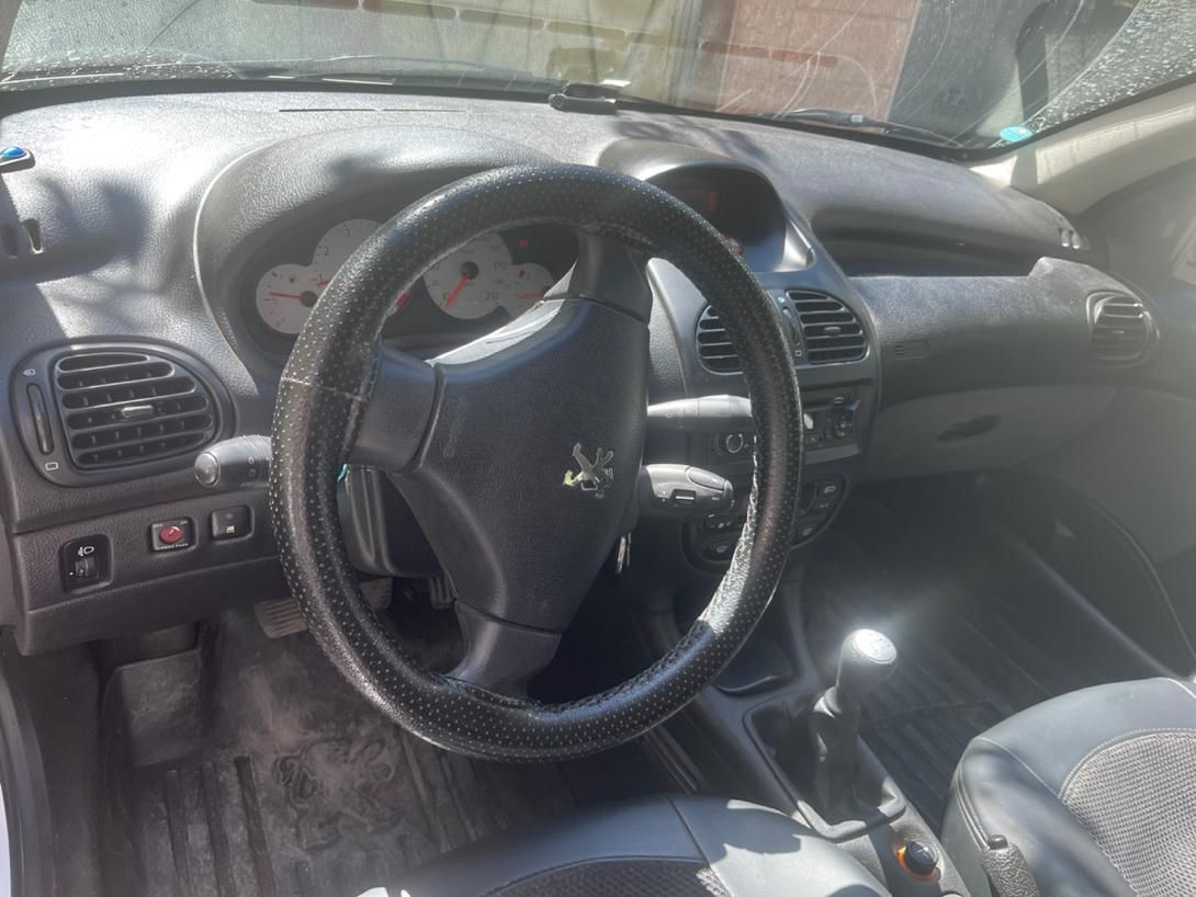 پژو ۲۰۶ صندوق دار v8 - 1396