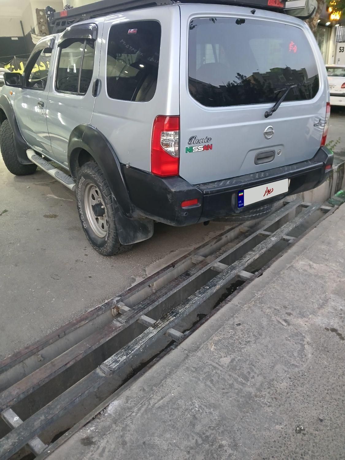 نیسان رونیز دنده‌ای - 2005
