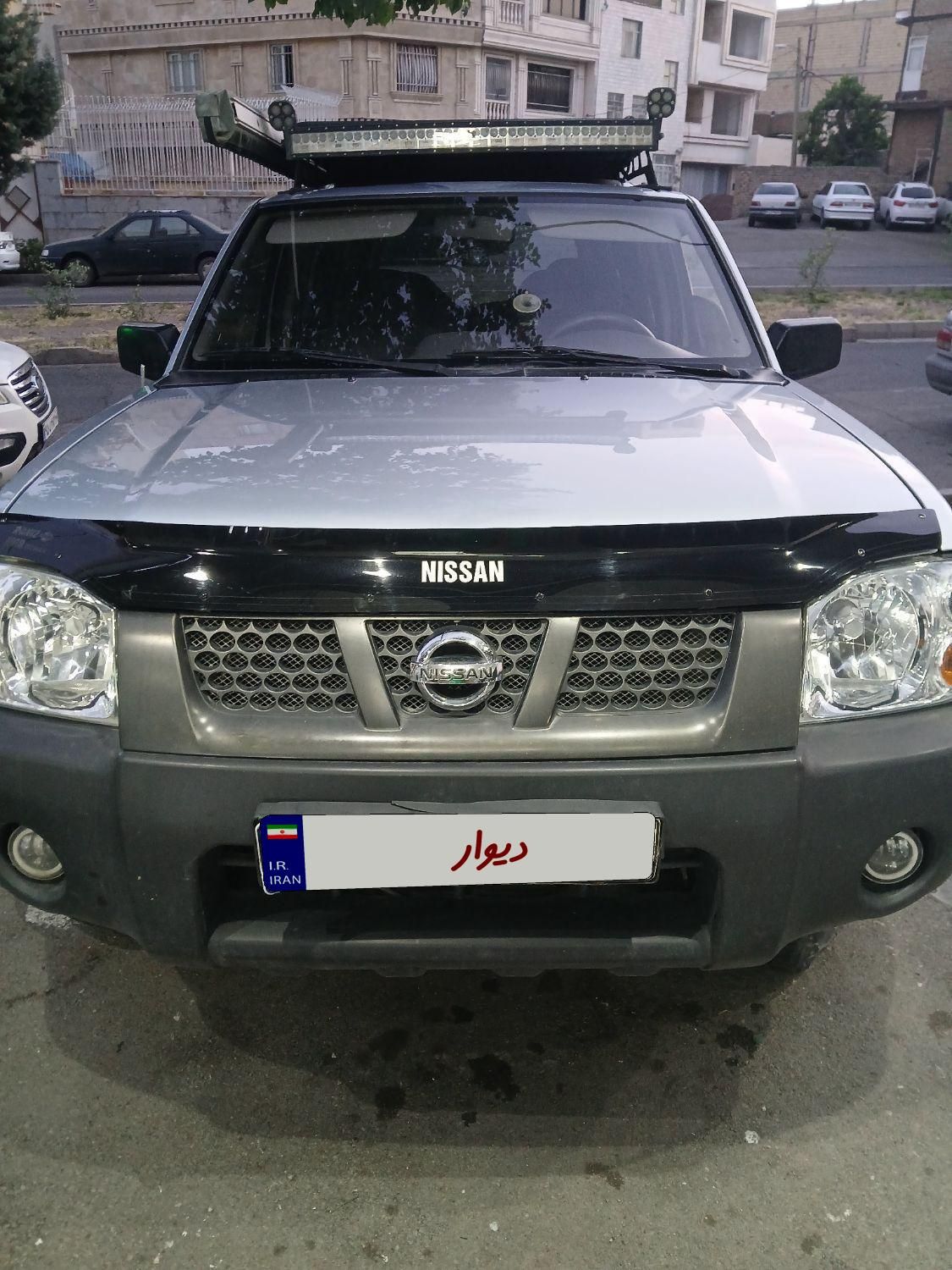 نیسان رونیز دنده‌ای - 2005
